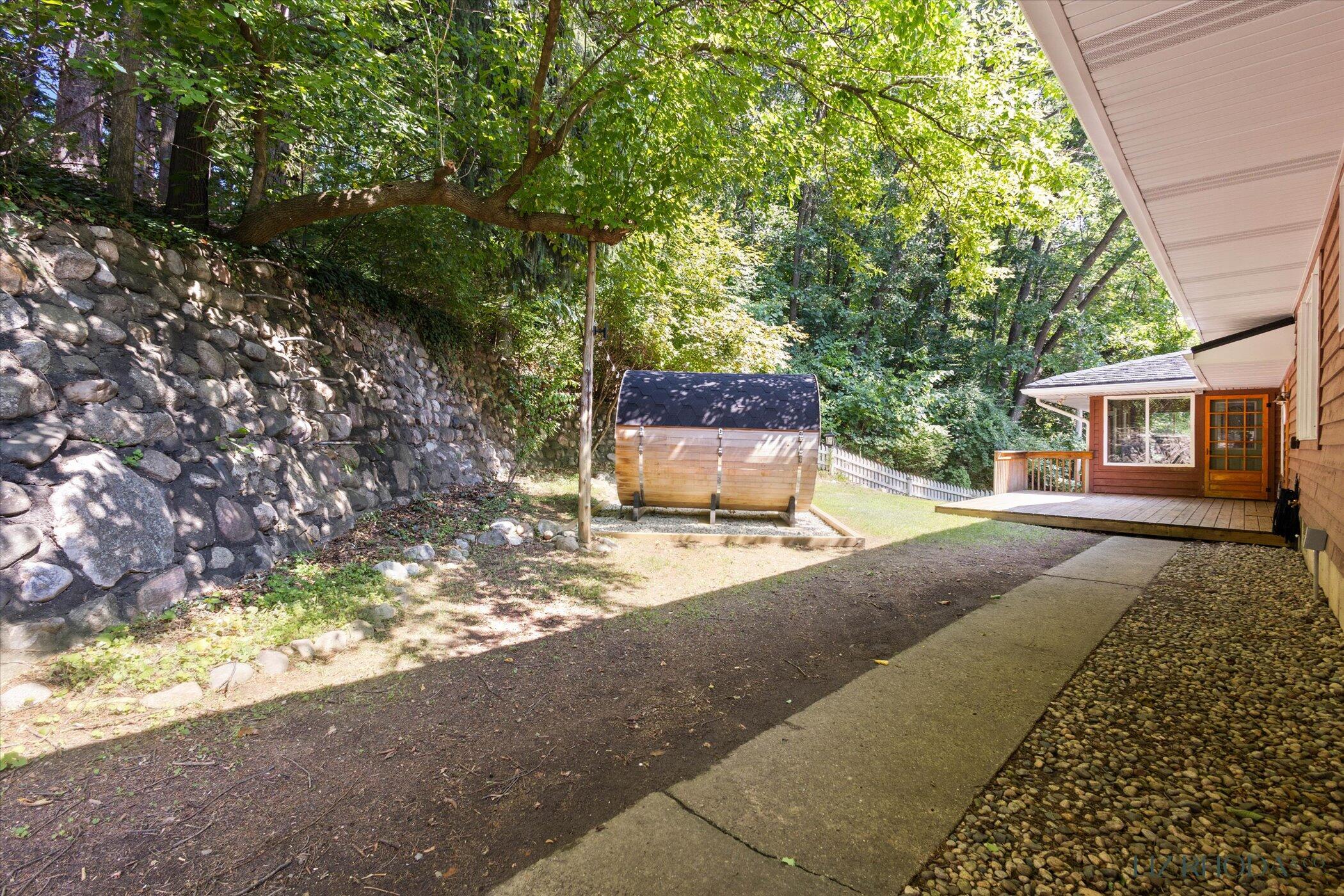 10505 Fulton Street E