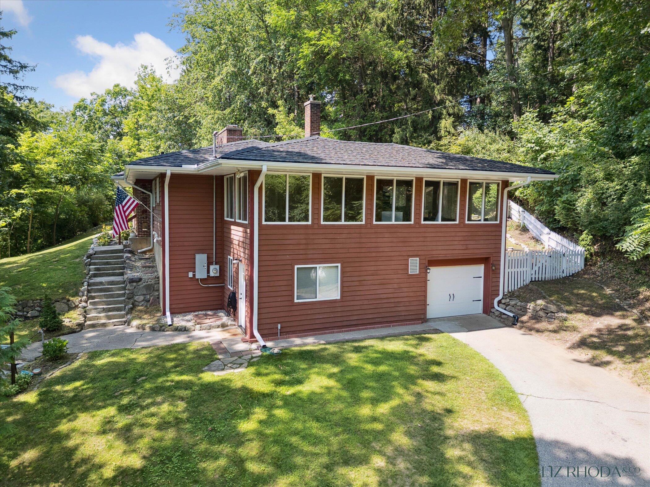 10505 Fulton Street E