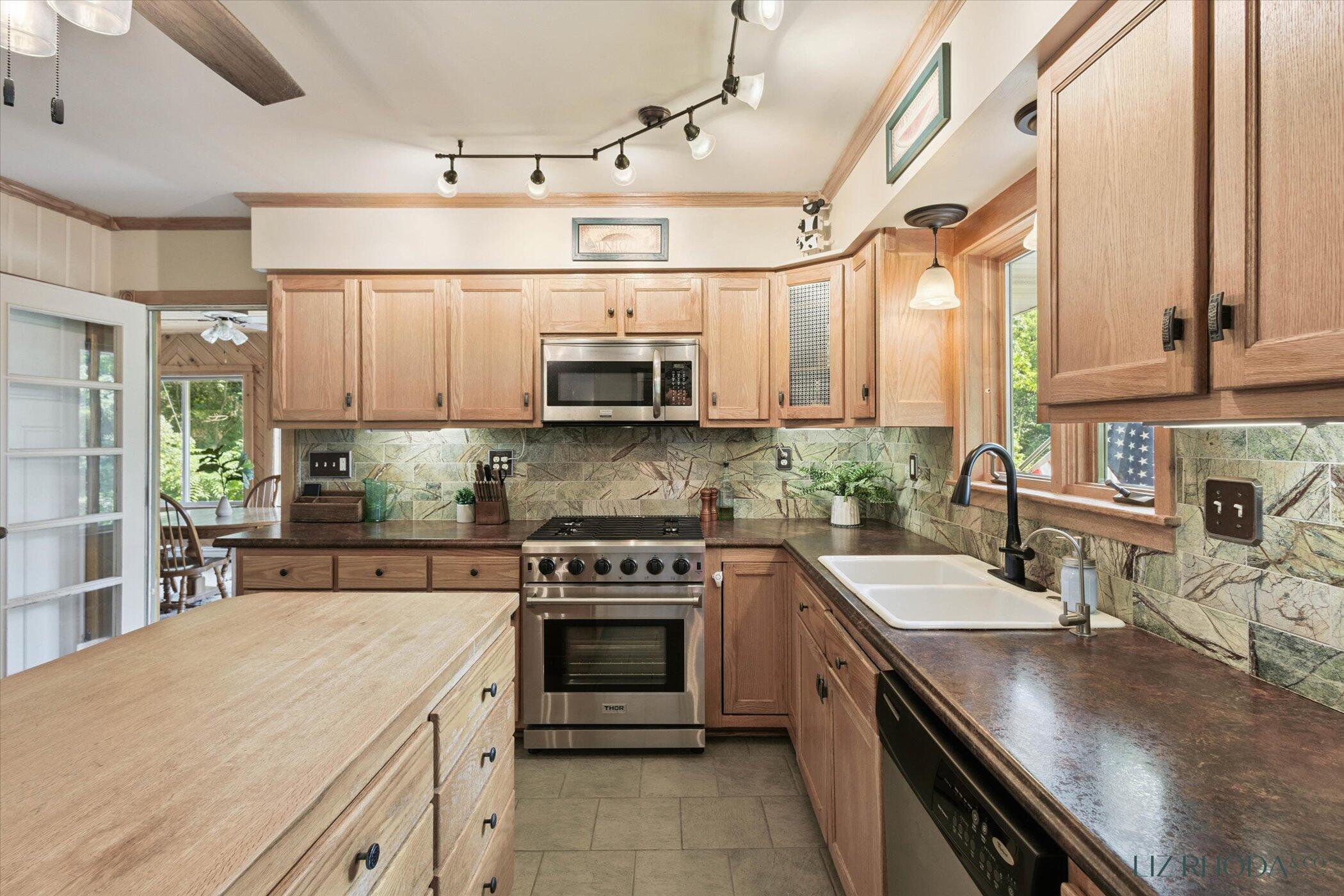 10505 Fulton Street E