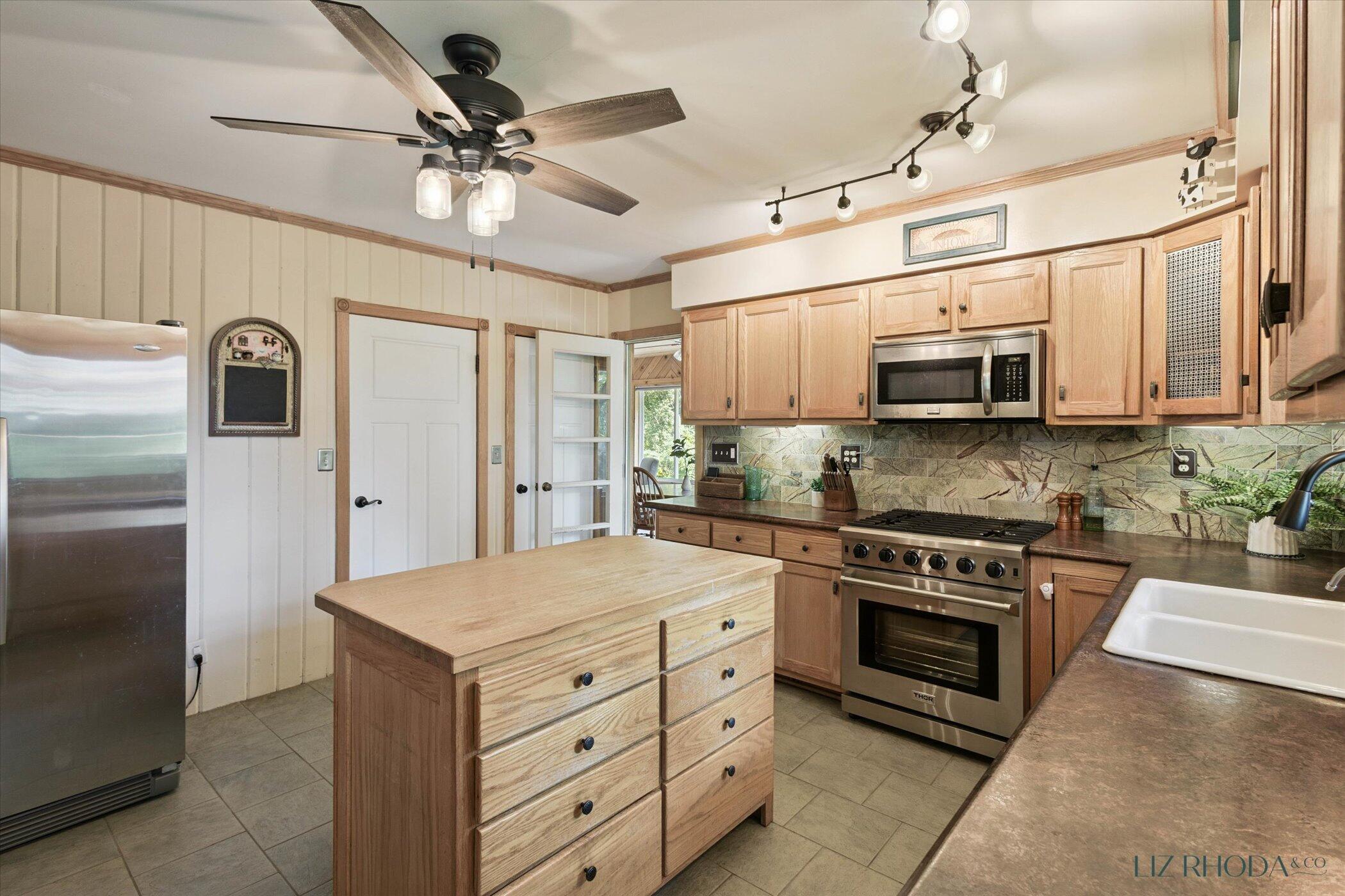 10505 Fulton Street E