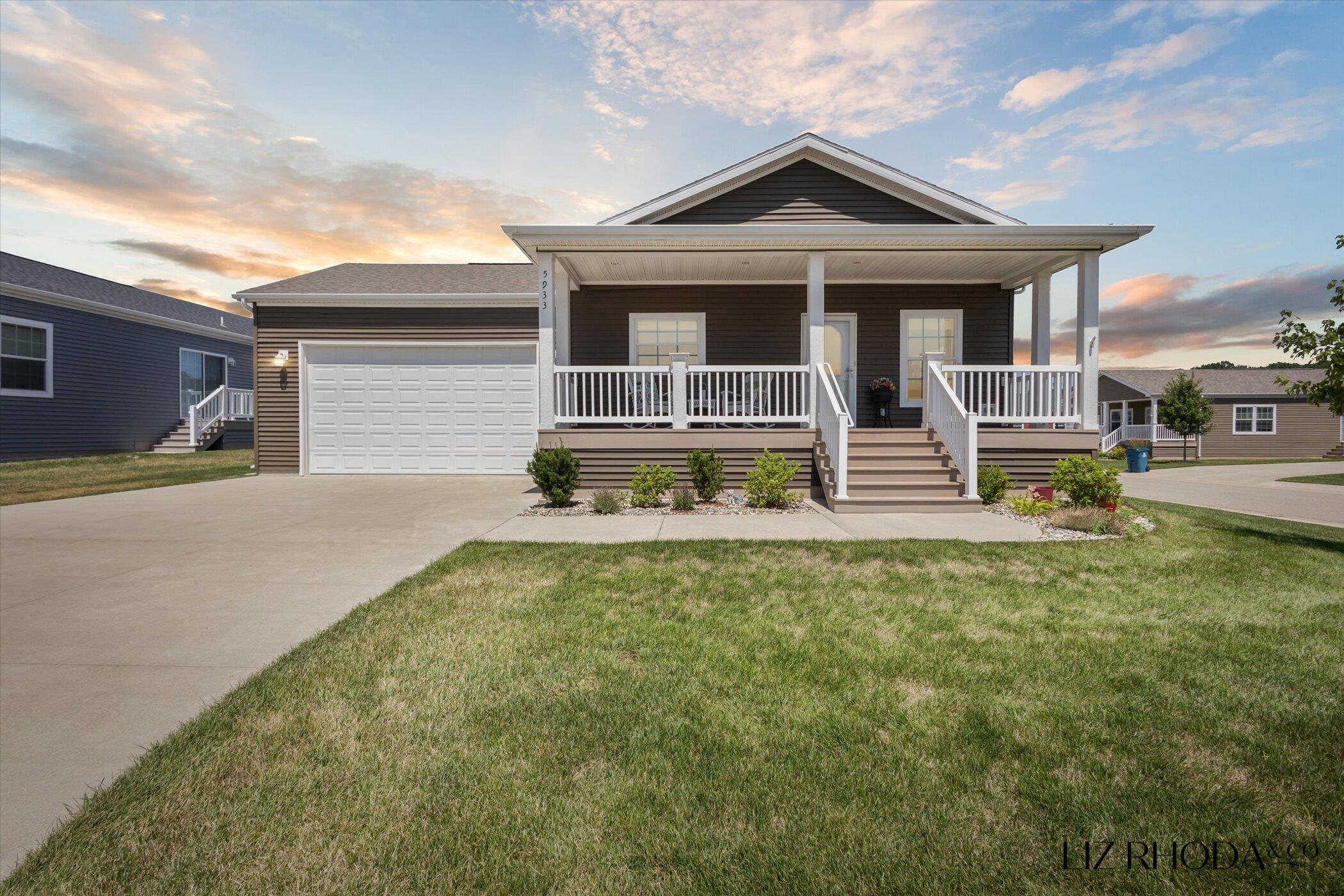 5933 Trillium Hills Drive NE