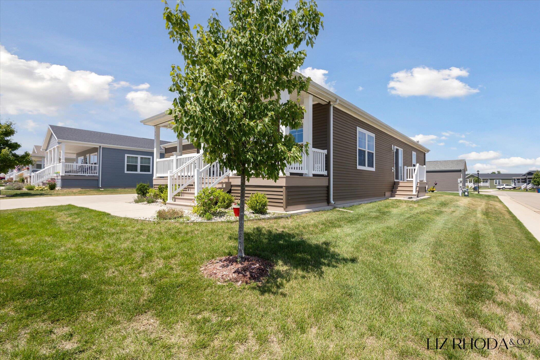 5933 Trillium Hills Drive NE