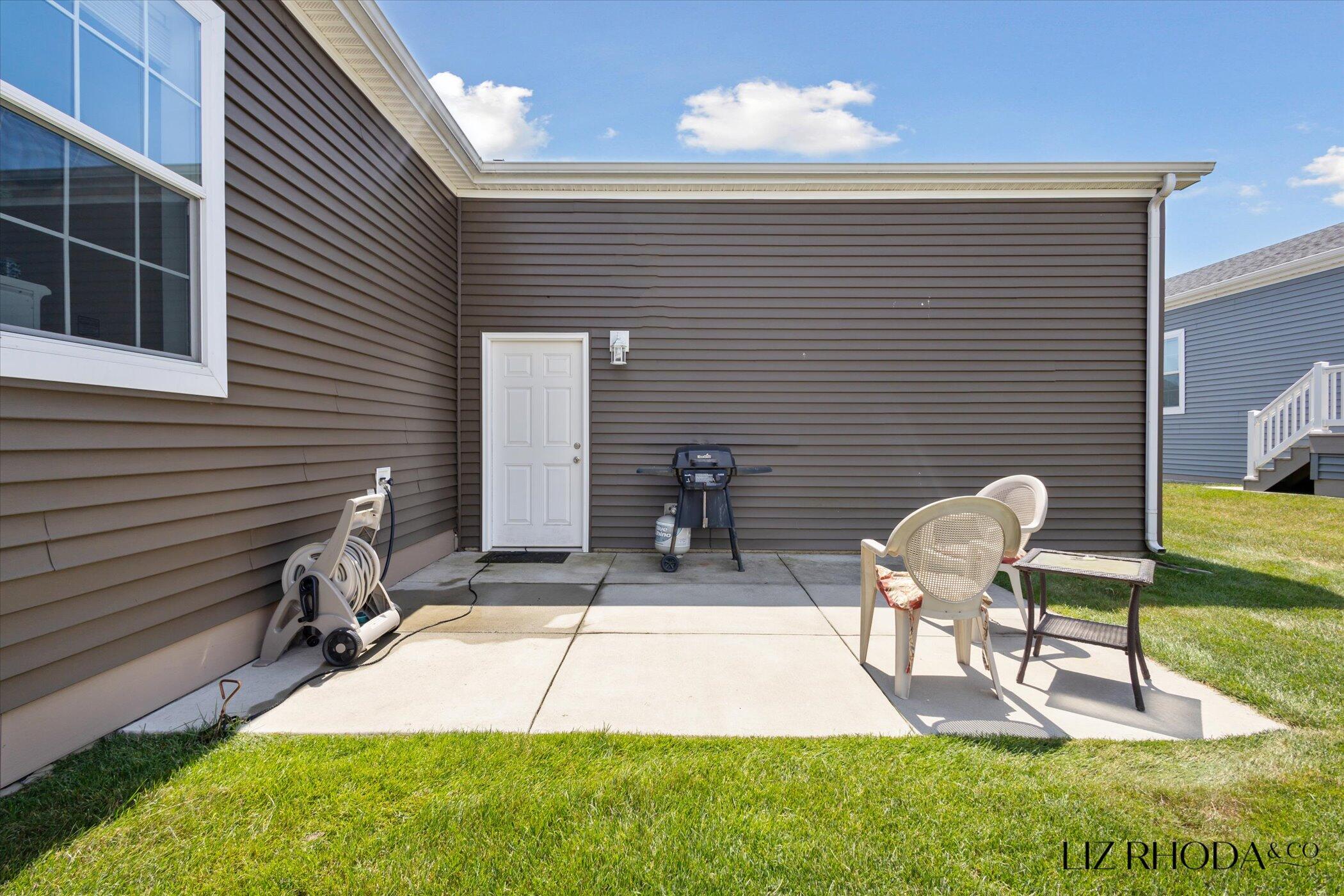 5933 Trillium Hills Drive NE