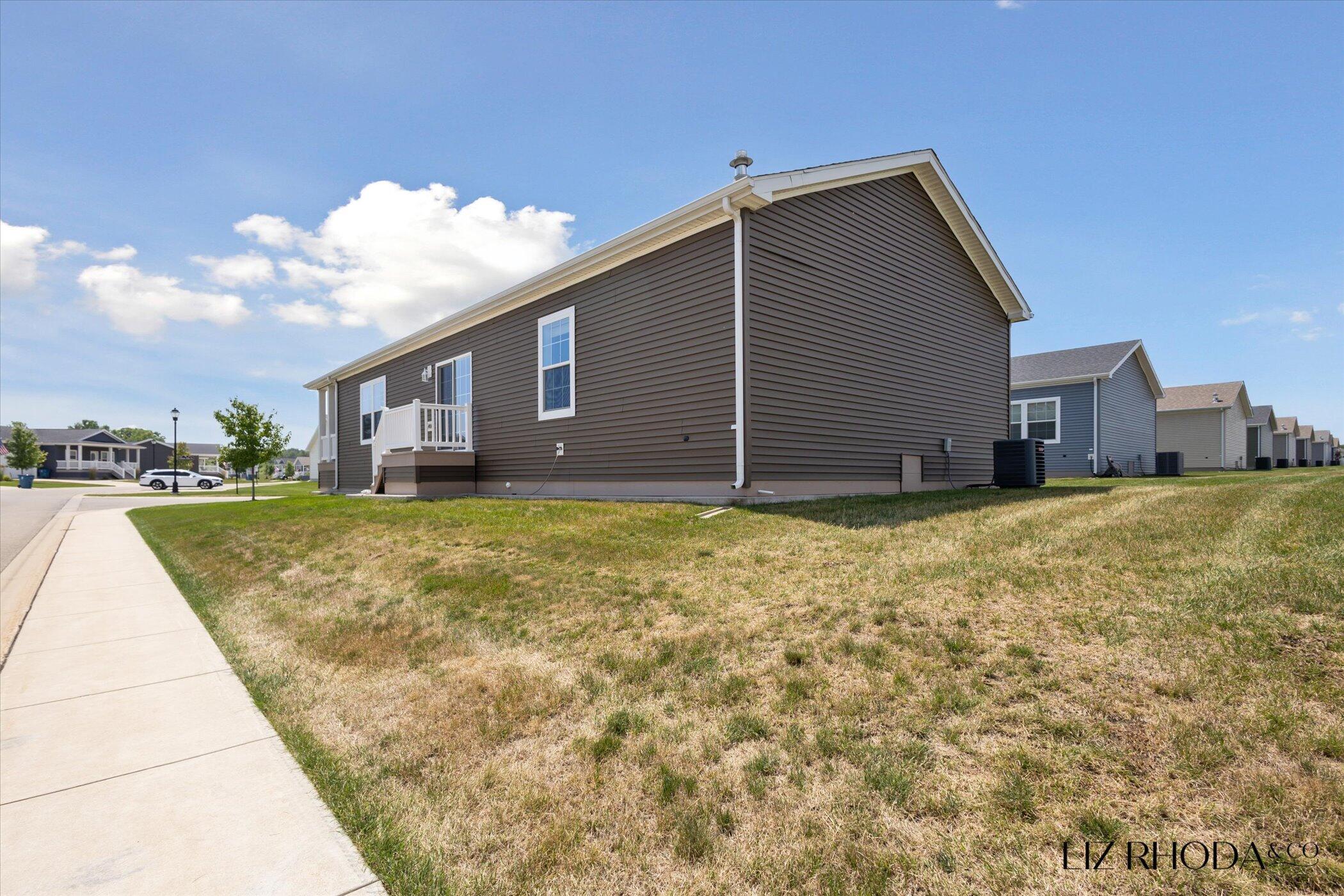 5933 Trillium Hills Drive NE