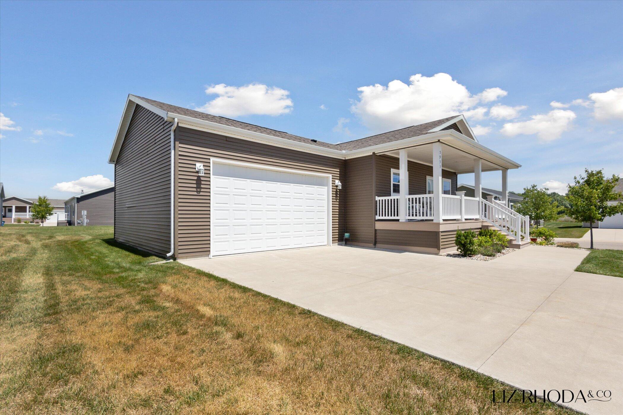 5933 Trillium Hills Drive NE