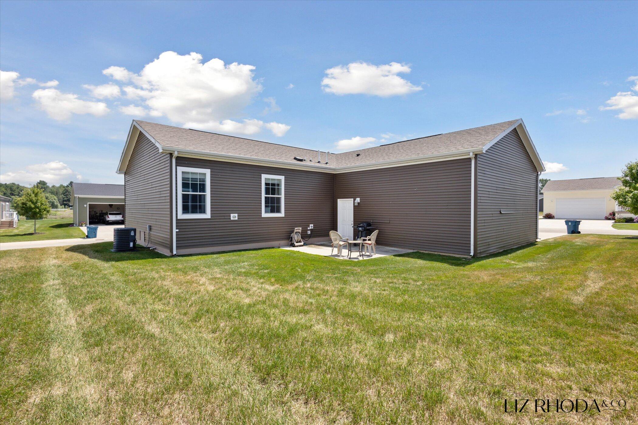 5933 Trillium Hills Drive NE