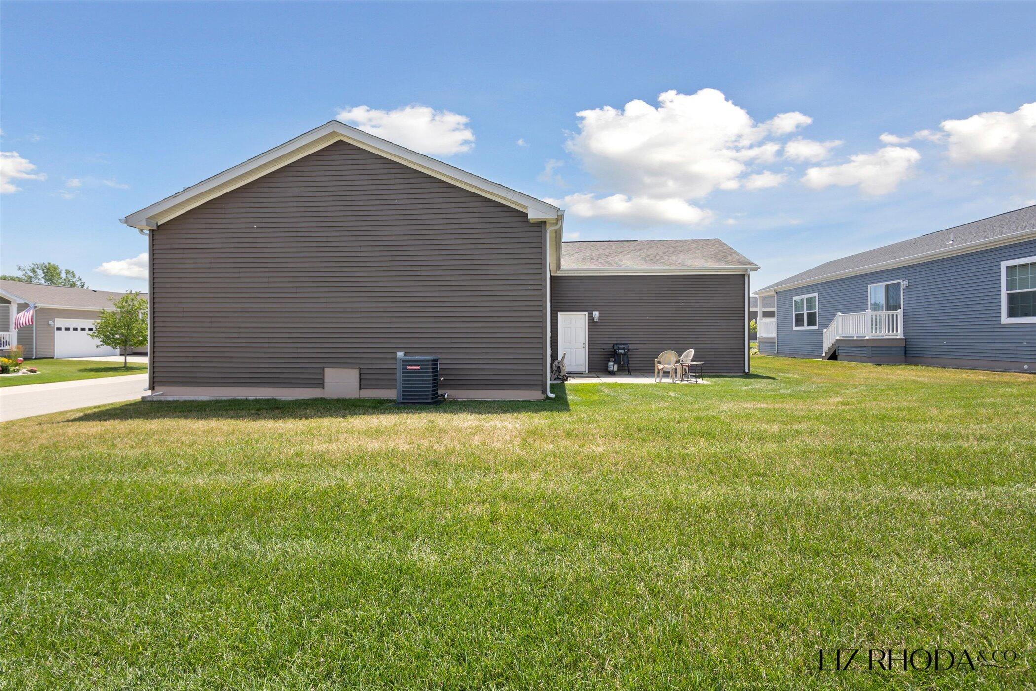 5933 Trillium Hills Drive NE