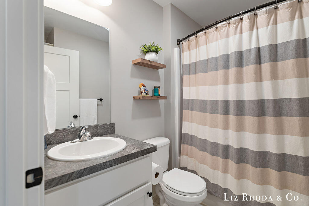 11638 Everett Avenue