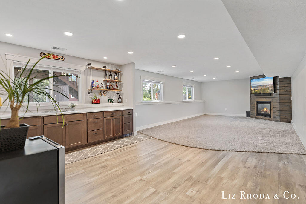 11638 Everett Avenue