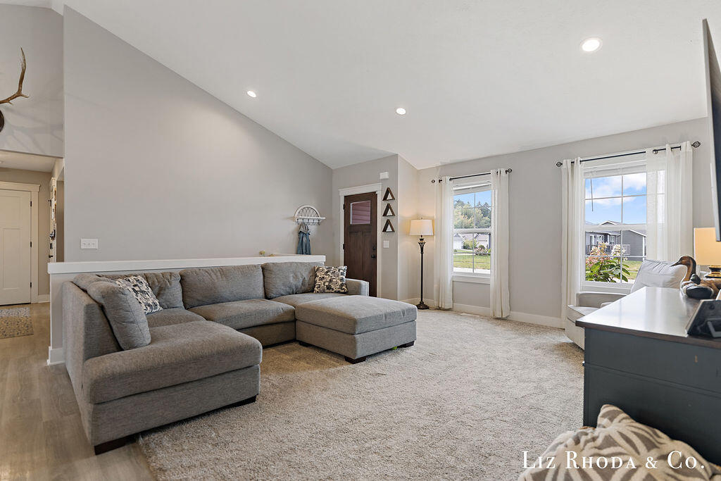 11638 Everett Avenue