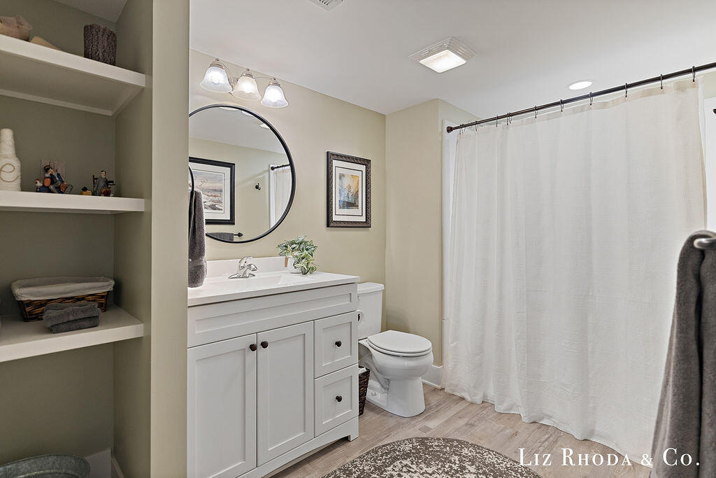 11638 Everett Avenue