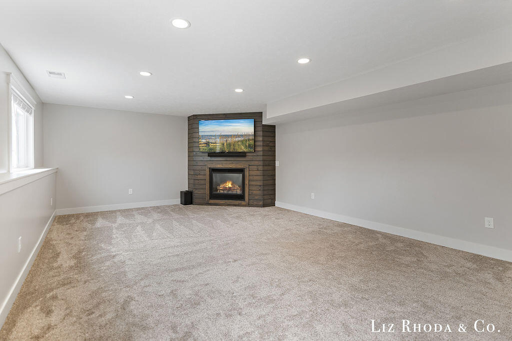 11638 Everett Avenue