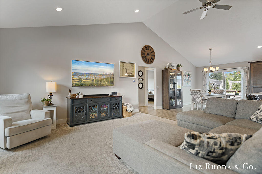 11638 Everett Avenue