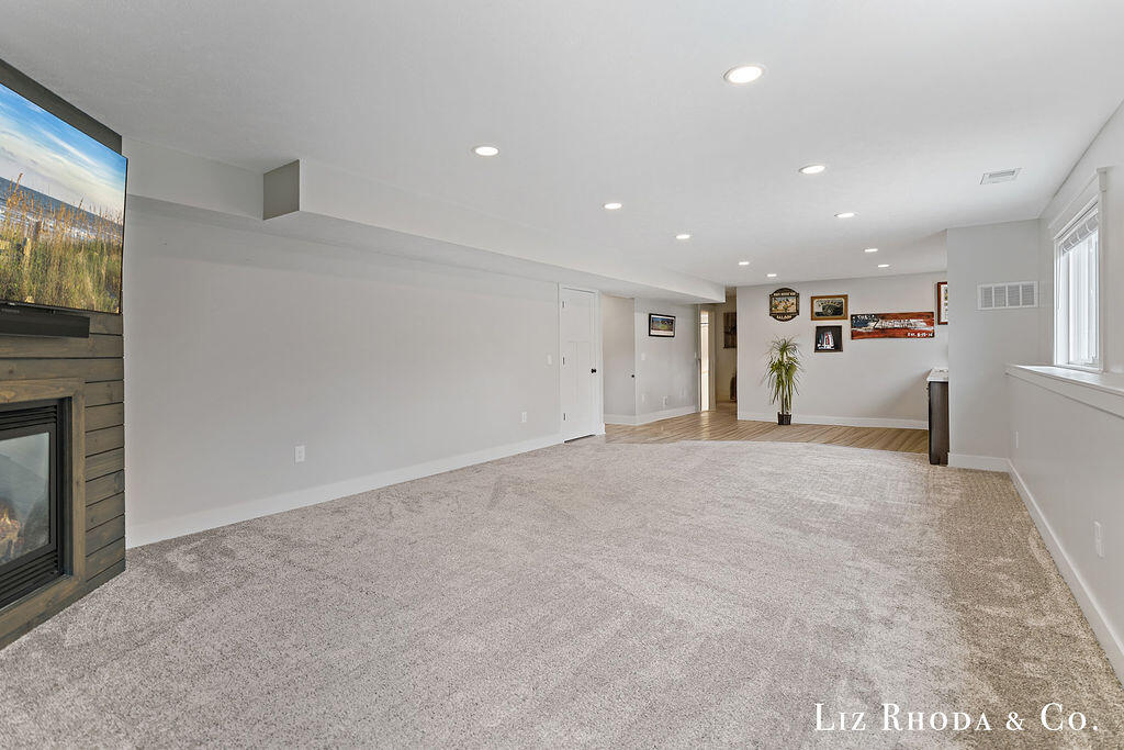 11638 Everett Avenue