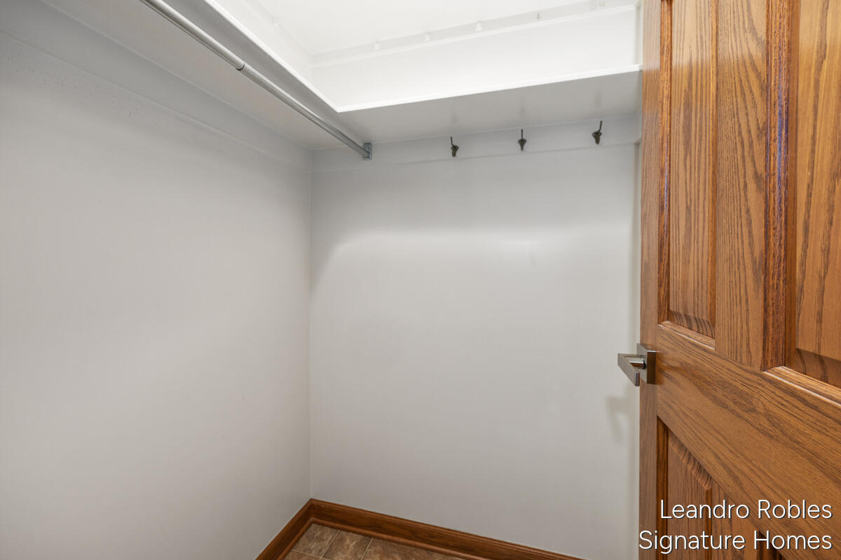 2875 Riverwoods Drive NE