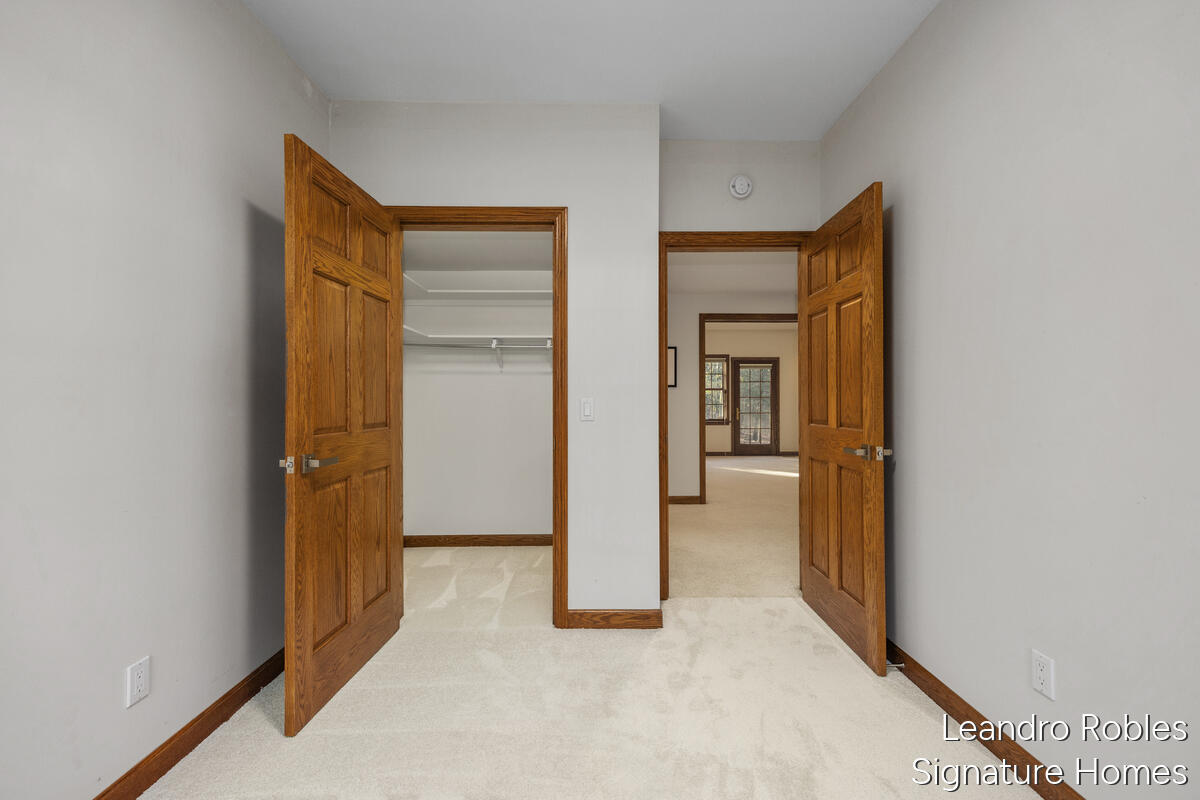 2875 Riverwoods Drive NE