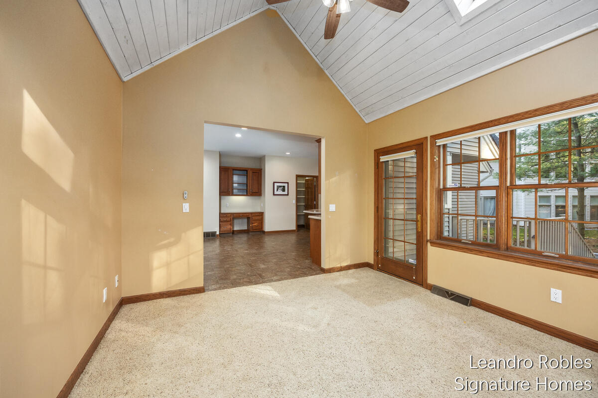 2875 Riverwoods Drive NE