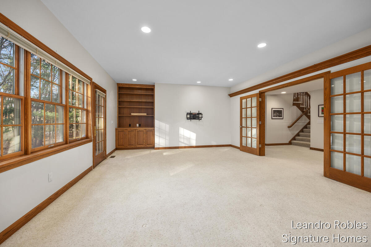 2875 Riverwoods Drive NE