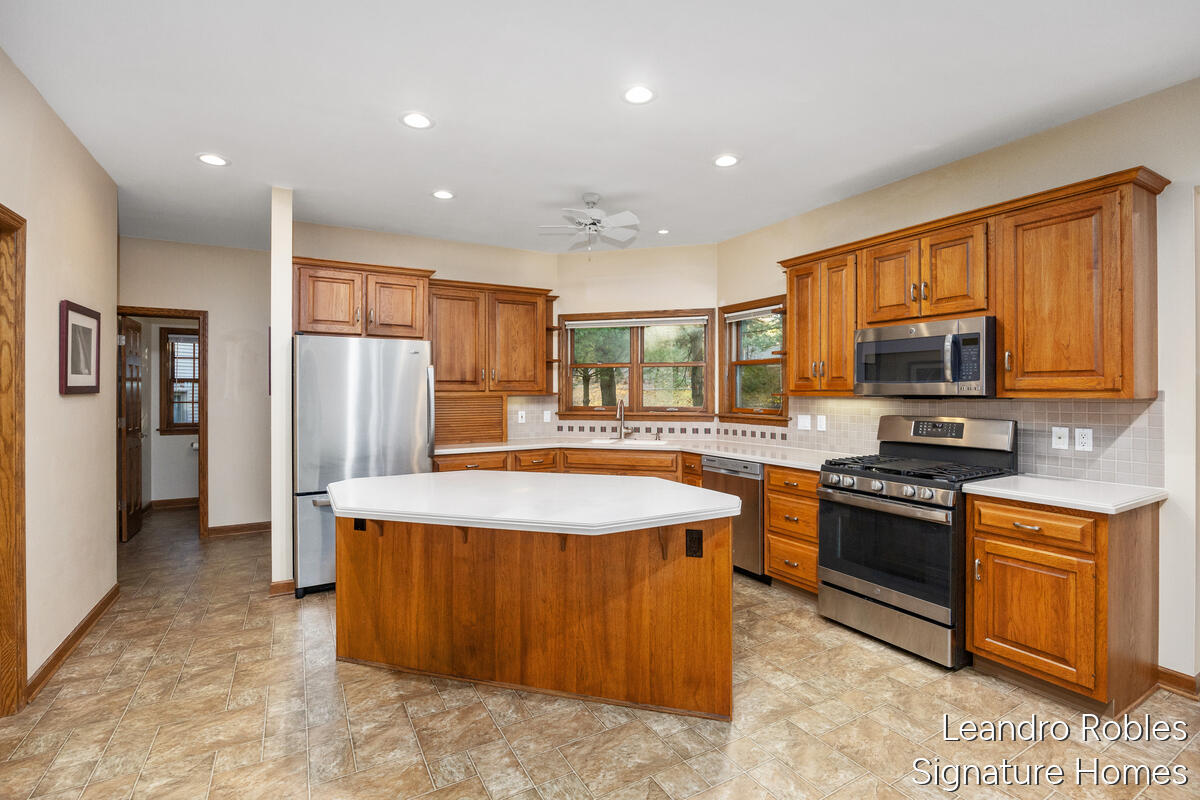 2875 Riverwoods Drive NE