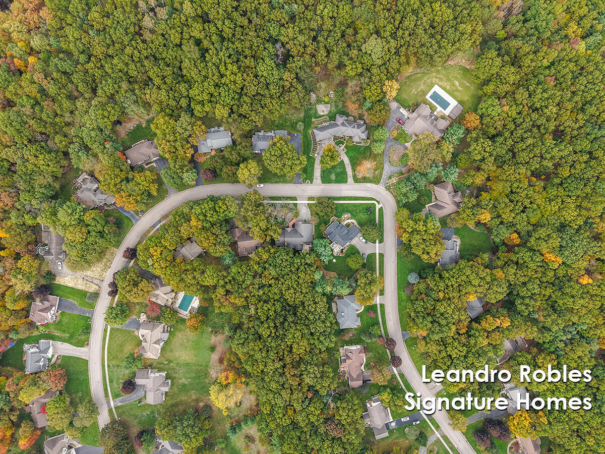 2875 Riverwoods Drive NE