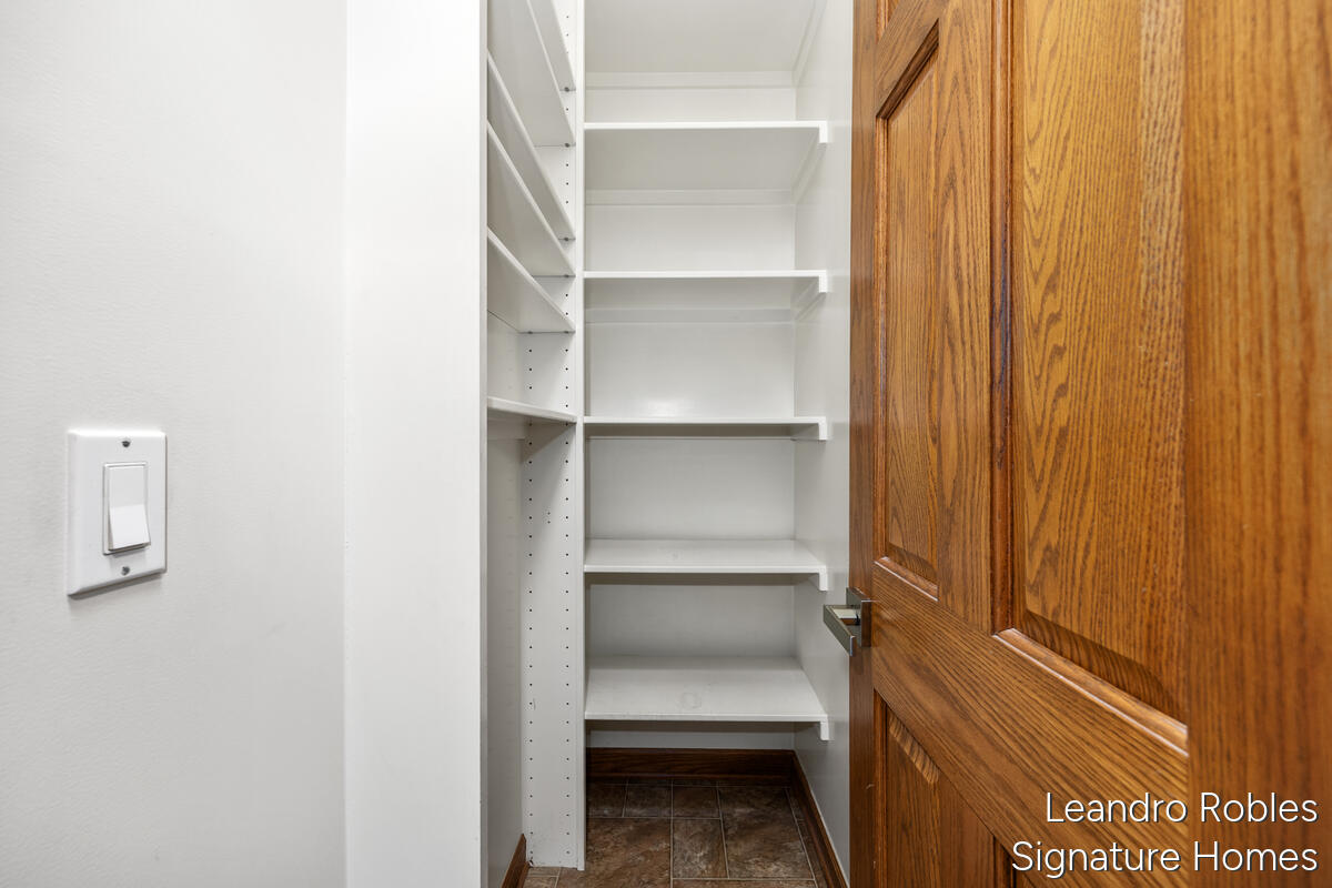 2875 Riverwoods Drive NE