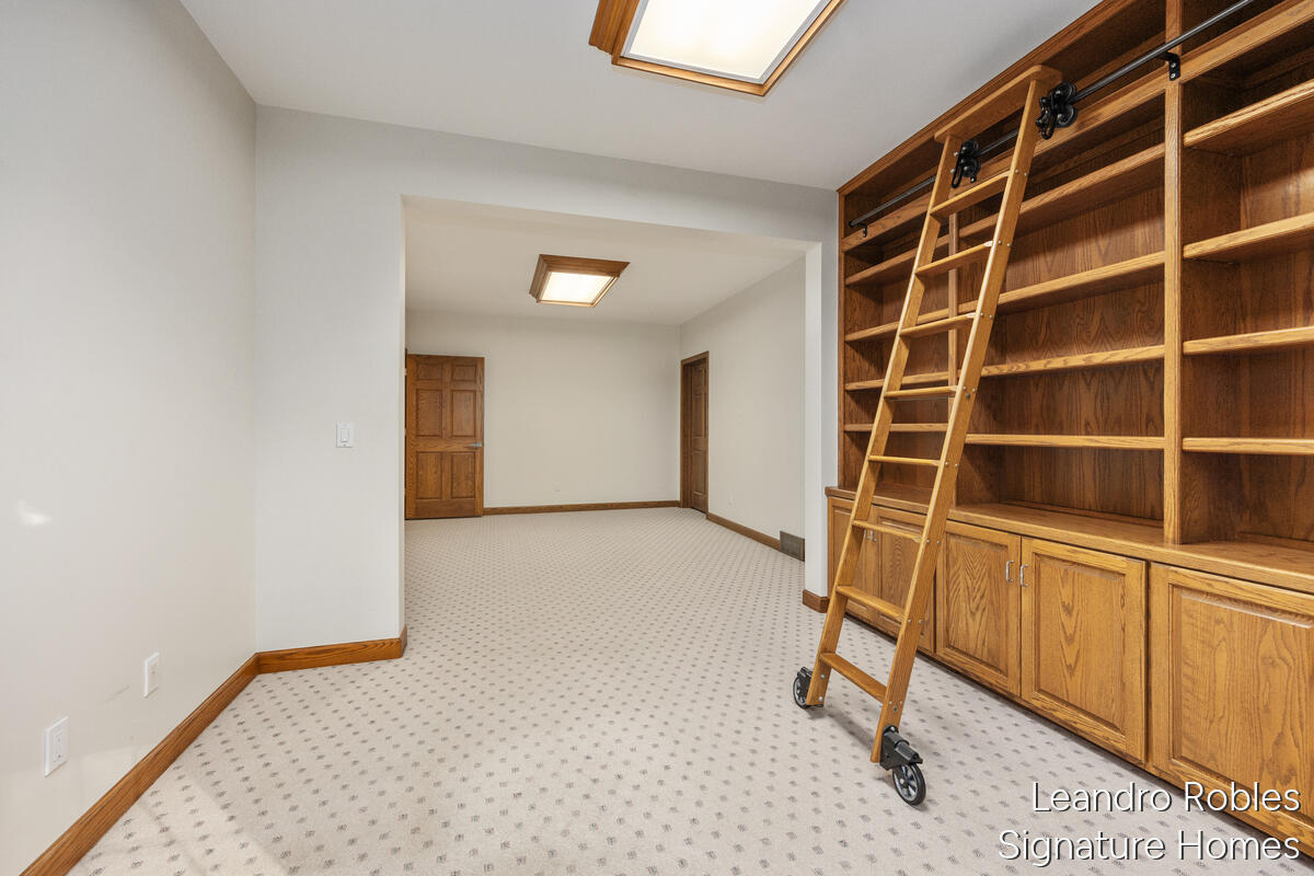 2875 Riverwoods Drive NE