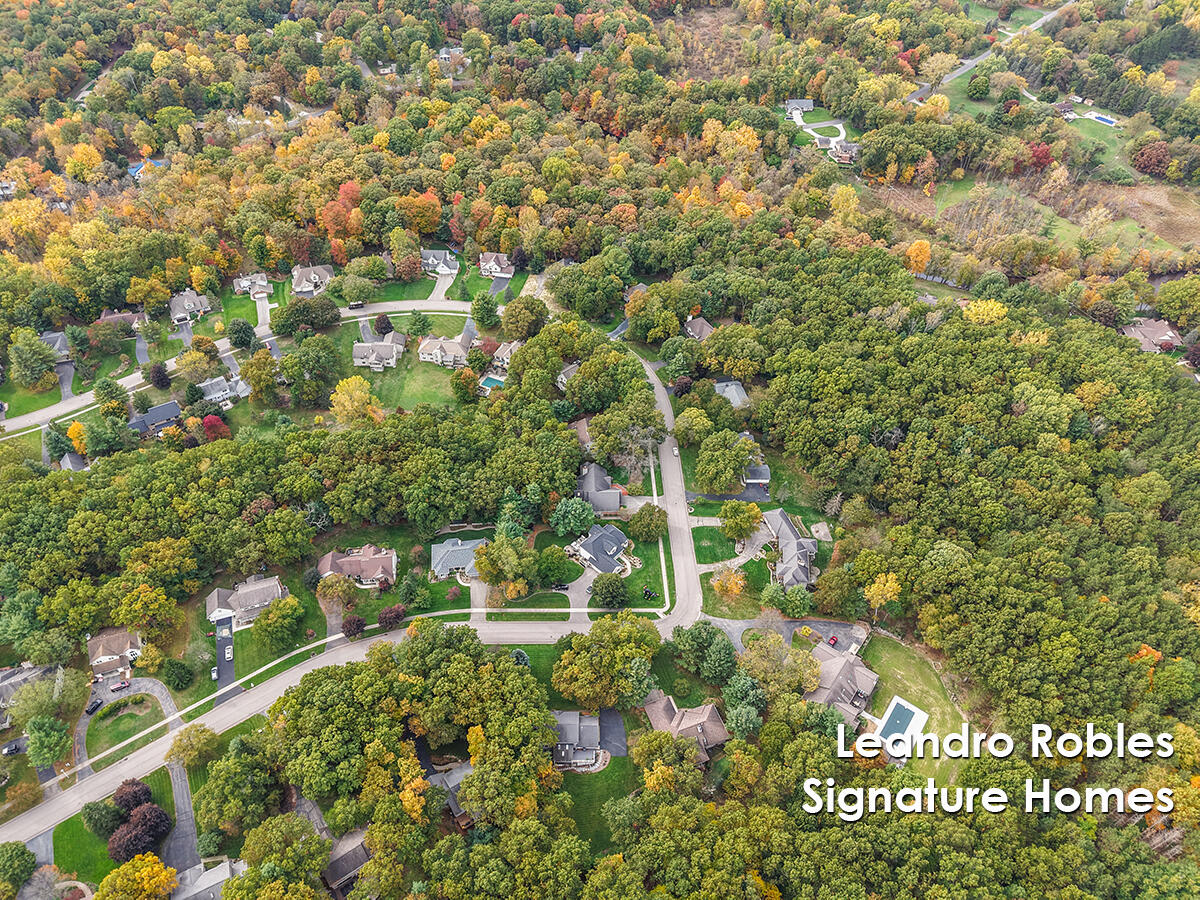 2875 Riverwoods Drive NE