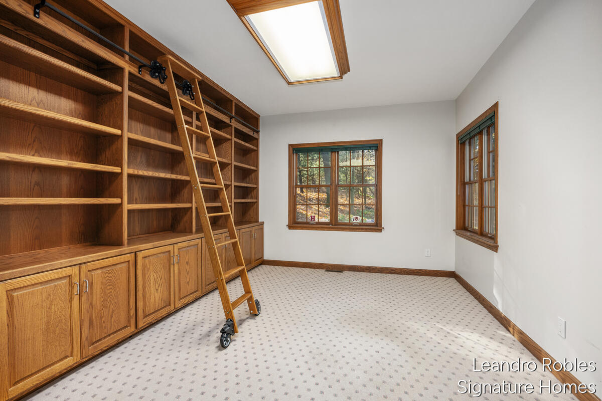 2875 Riverwoods Drive NE