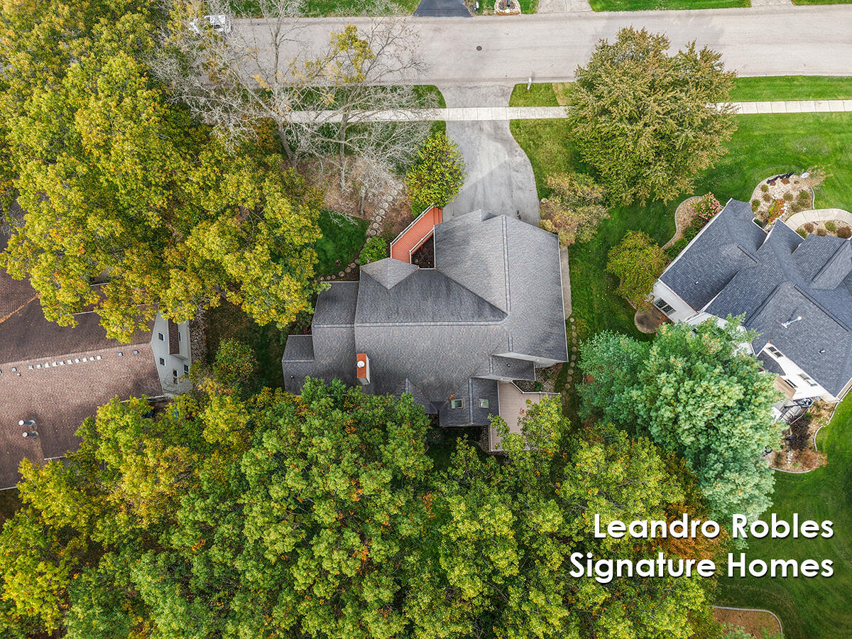 2875 Riverwoods Drive NE