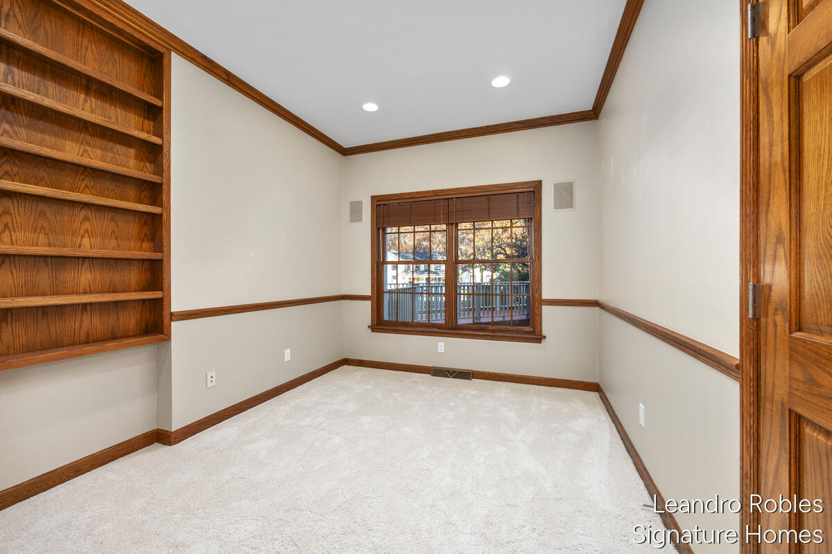 2875 Riverwoods Drive NE