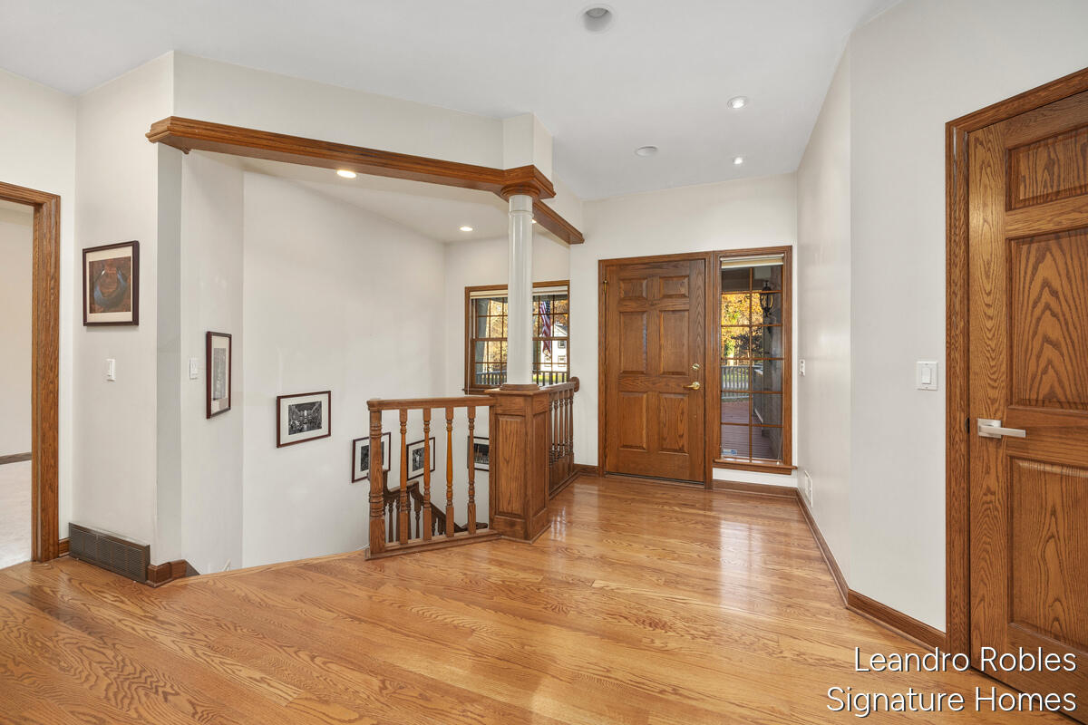 2875 Riverwoods Drive NE