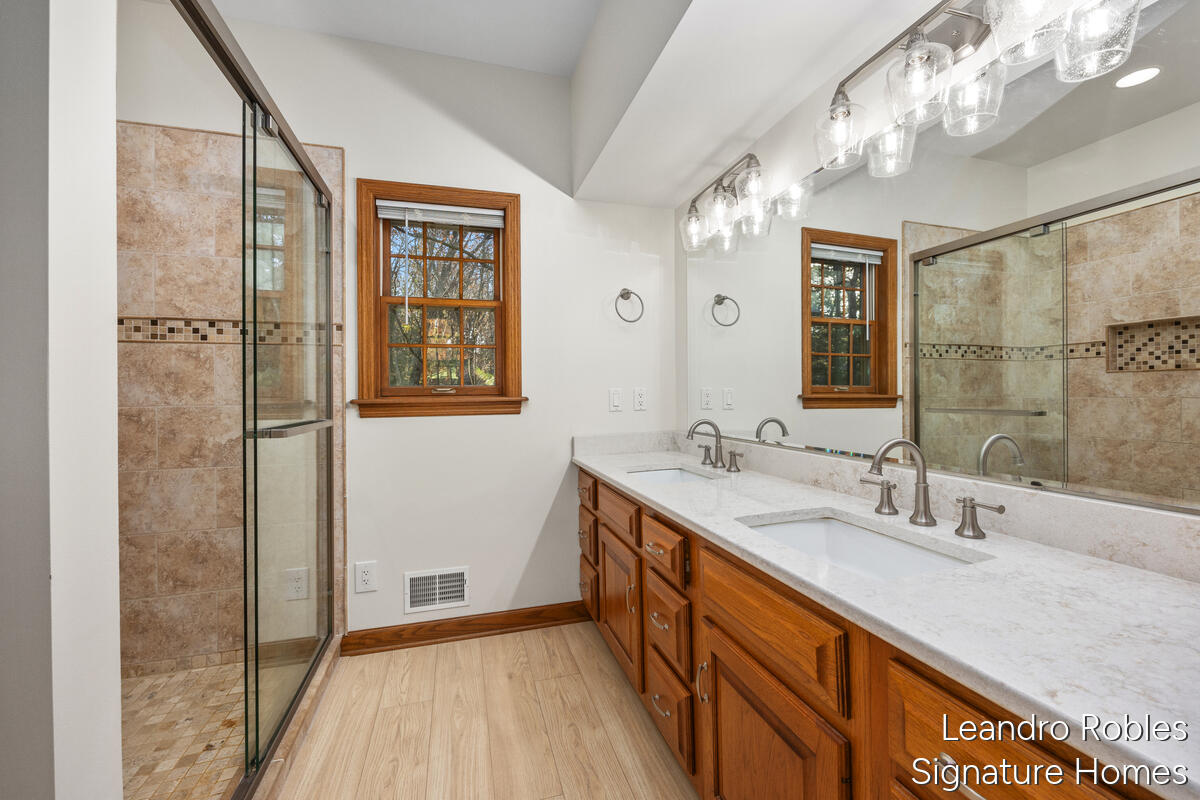 2875 Riverwoods Drive NE