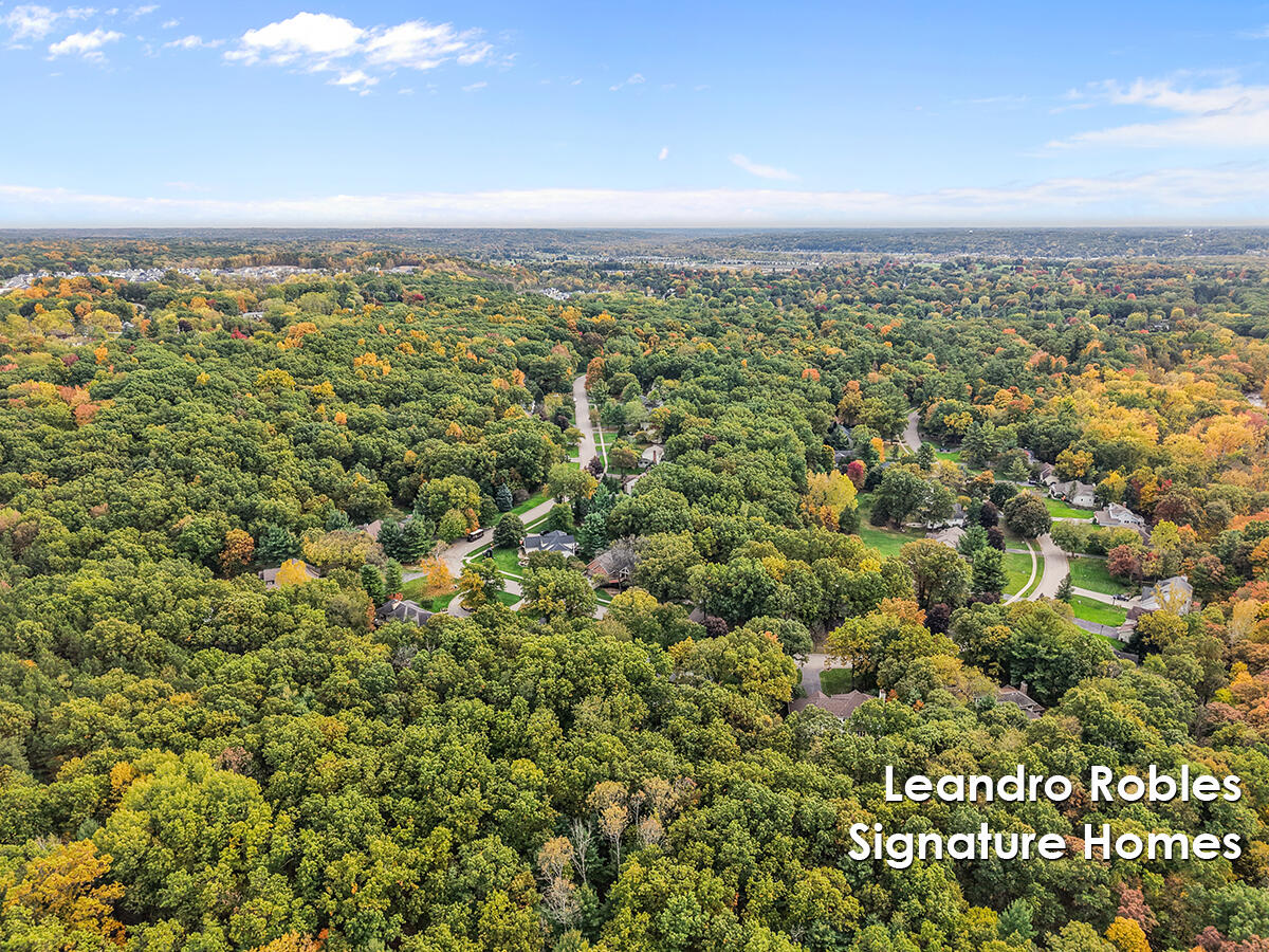 2875 Riverwoods Drive NE