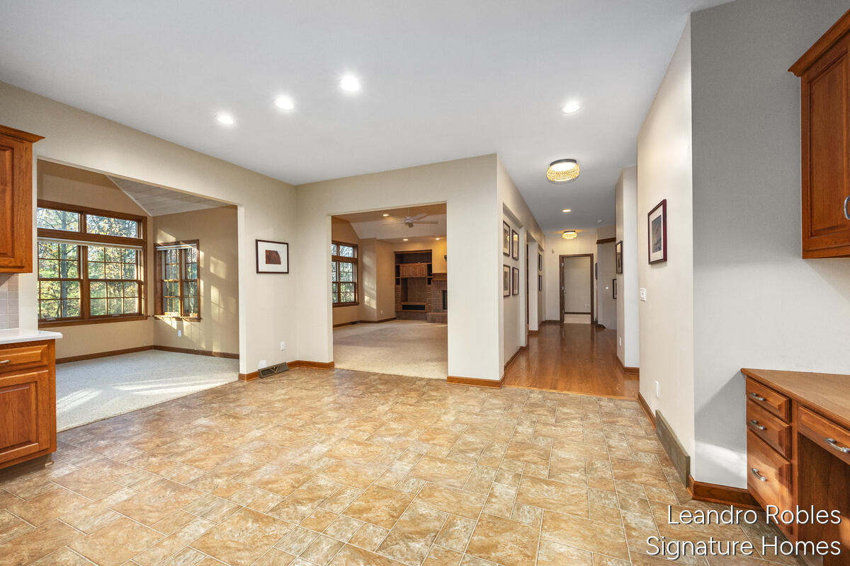 2875 Riverwoods Drive NE