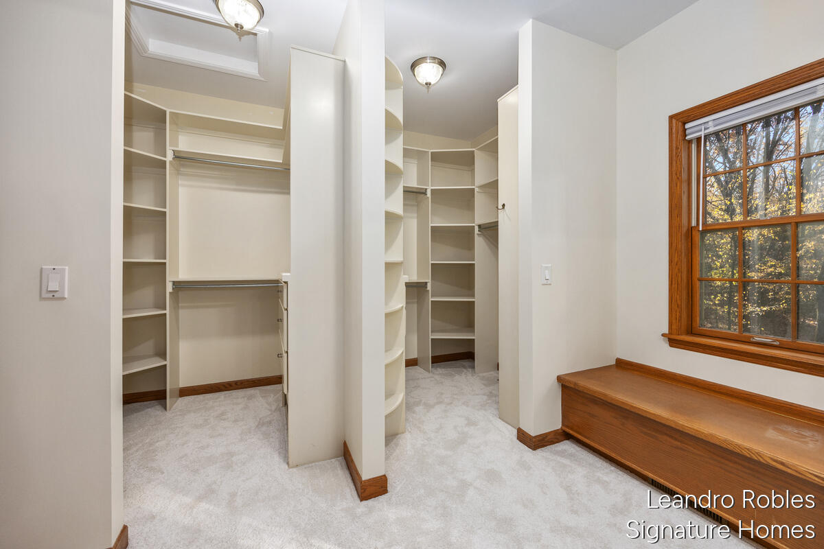 2875 Riverwoods Drive NE