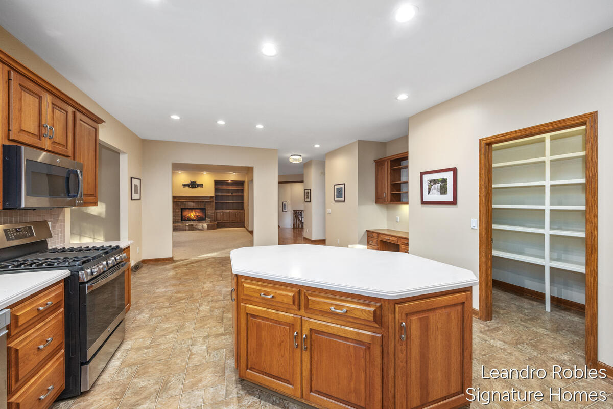 2875 Riverwoods Drive NE