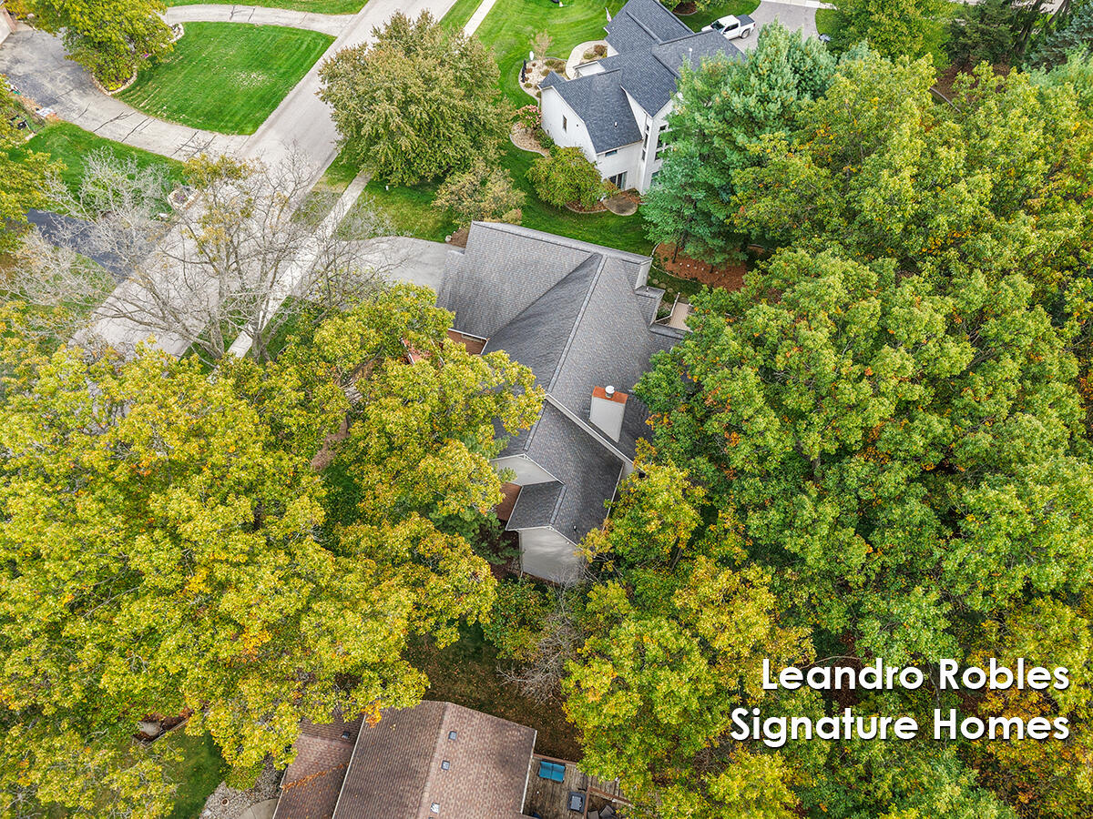 2875 Riverwoods Drive NE