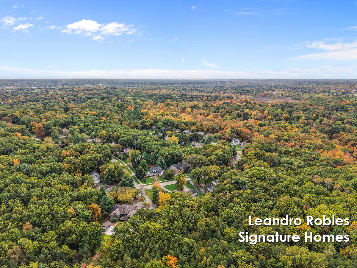 2875 Riverwoods Drive NE