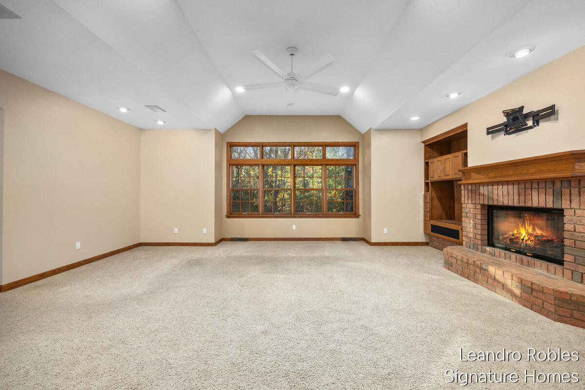 2875 Riverwoods Drive NE