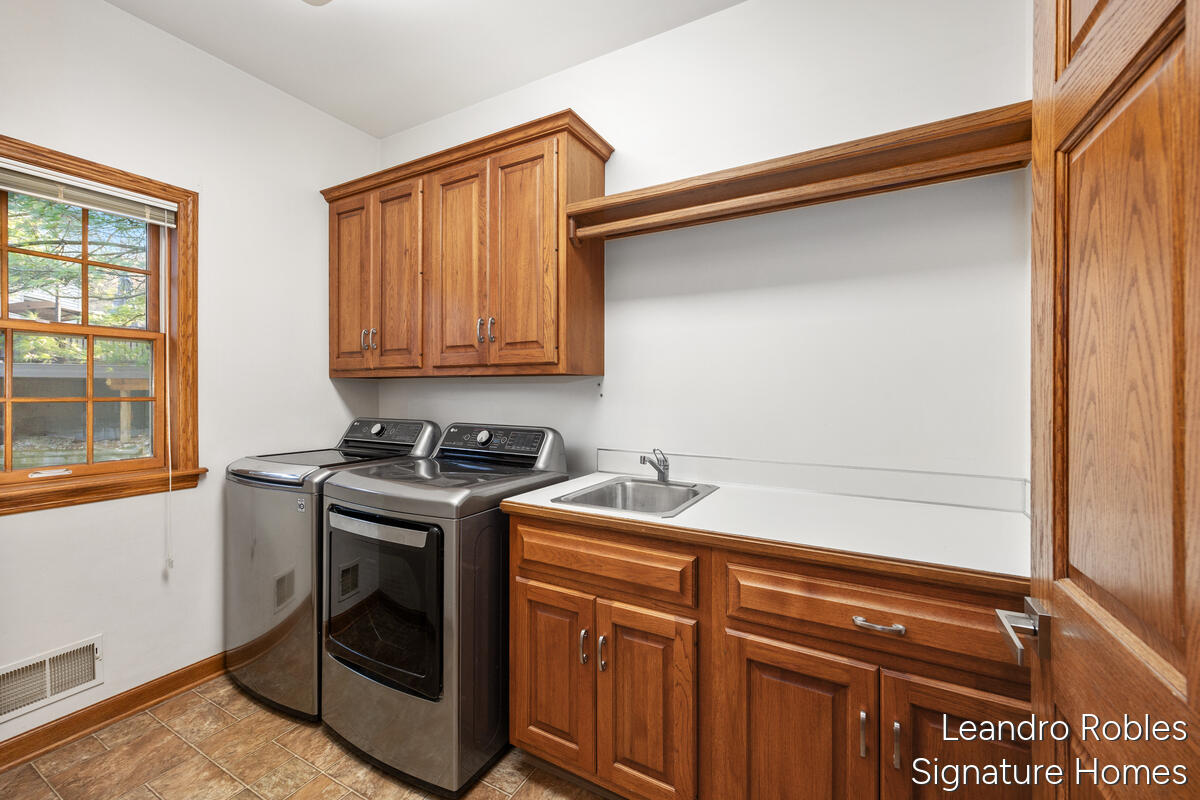 2875 Riverwoods Drive NE