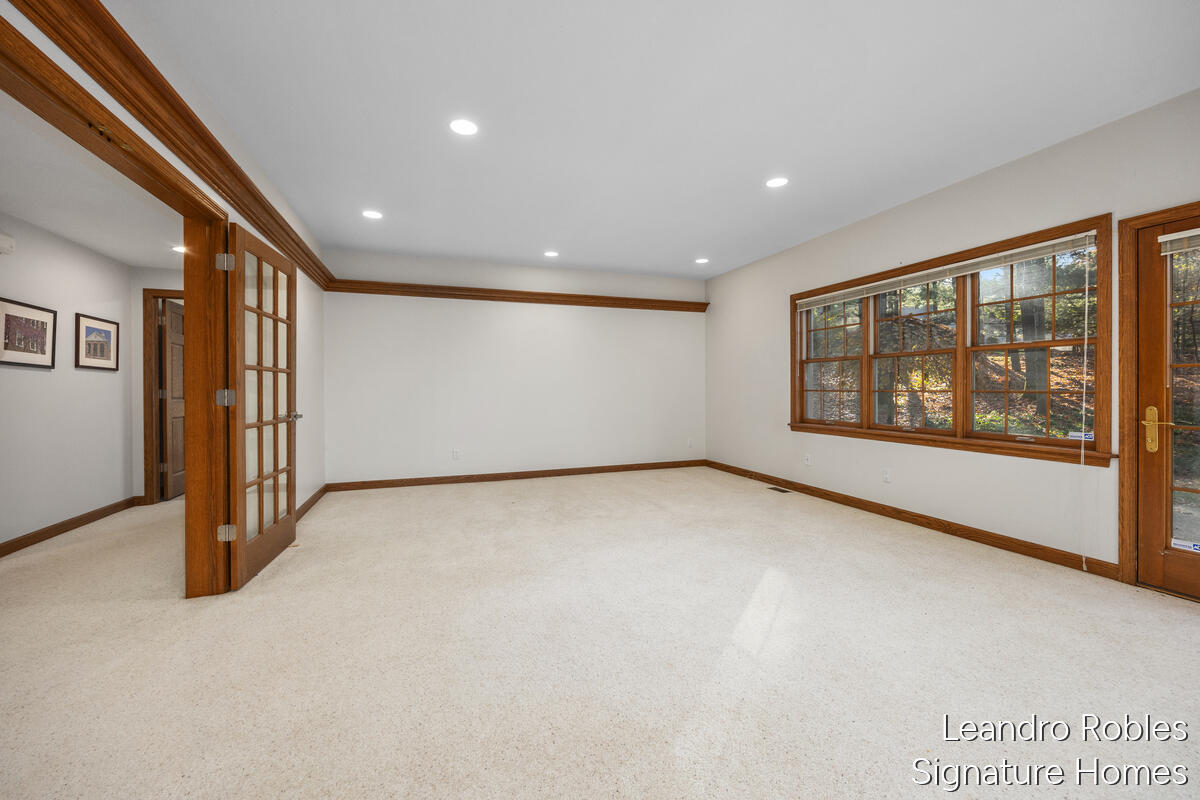 2875 Riverwoods Drive NE