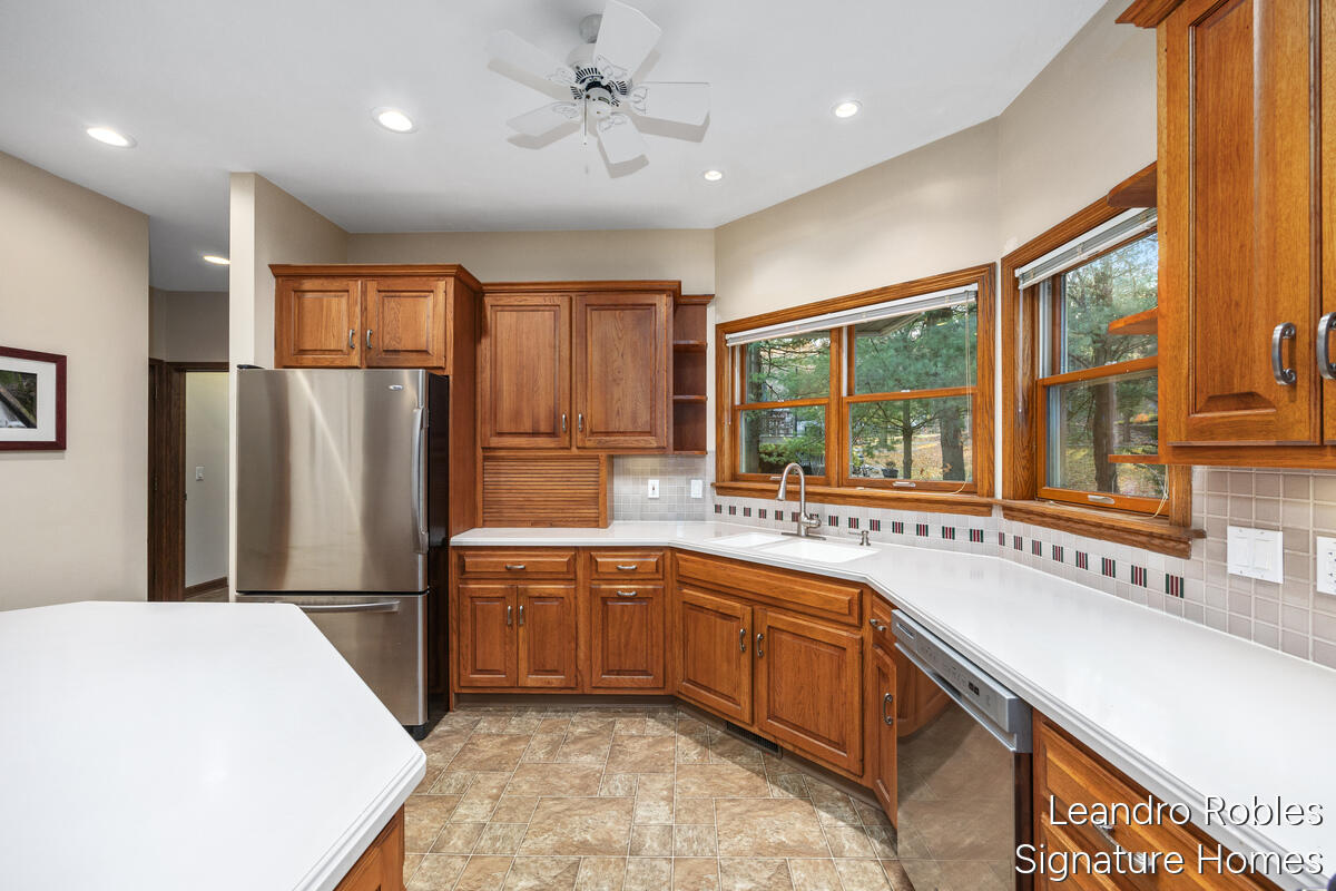 2875 Riverwoods Drive NE