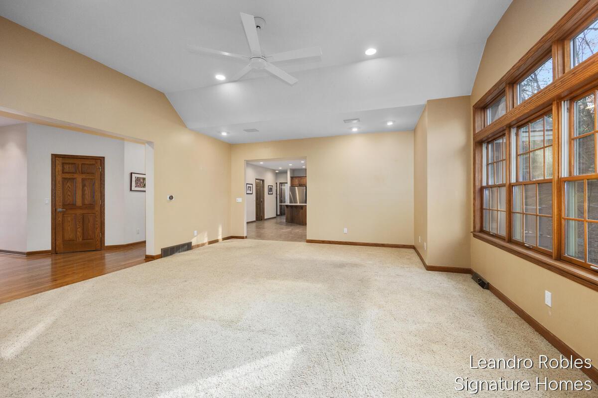 2875 Riverwoods Drive NE