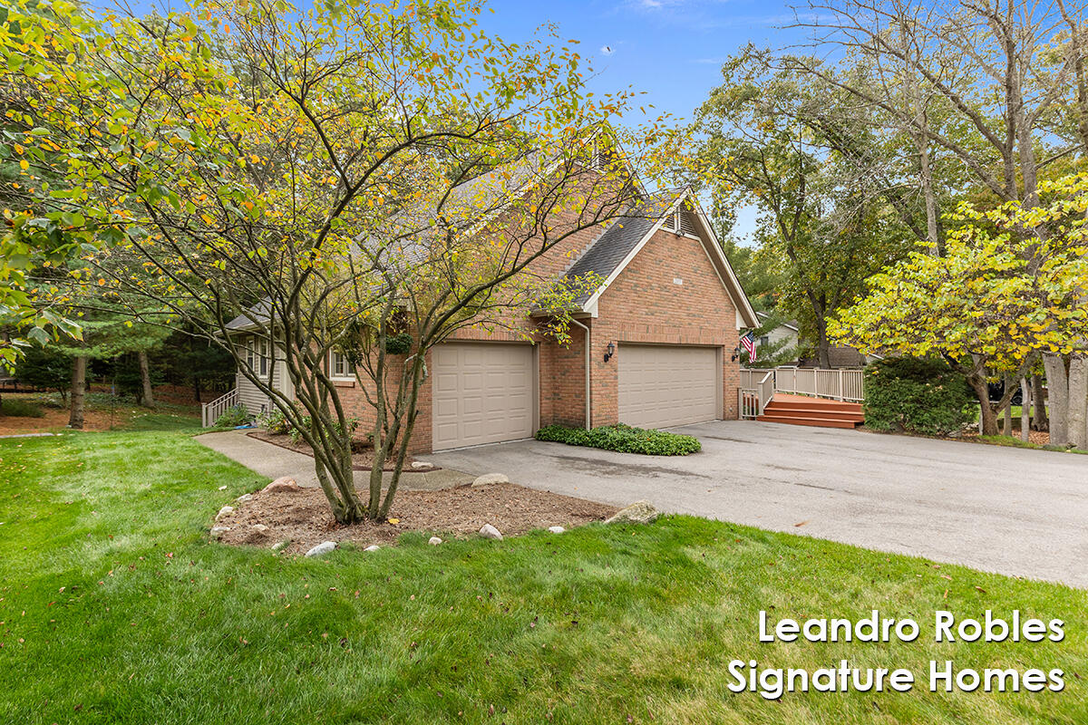 2875 Riverwoods Drive NE