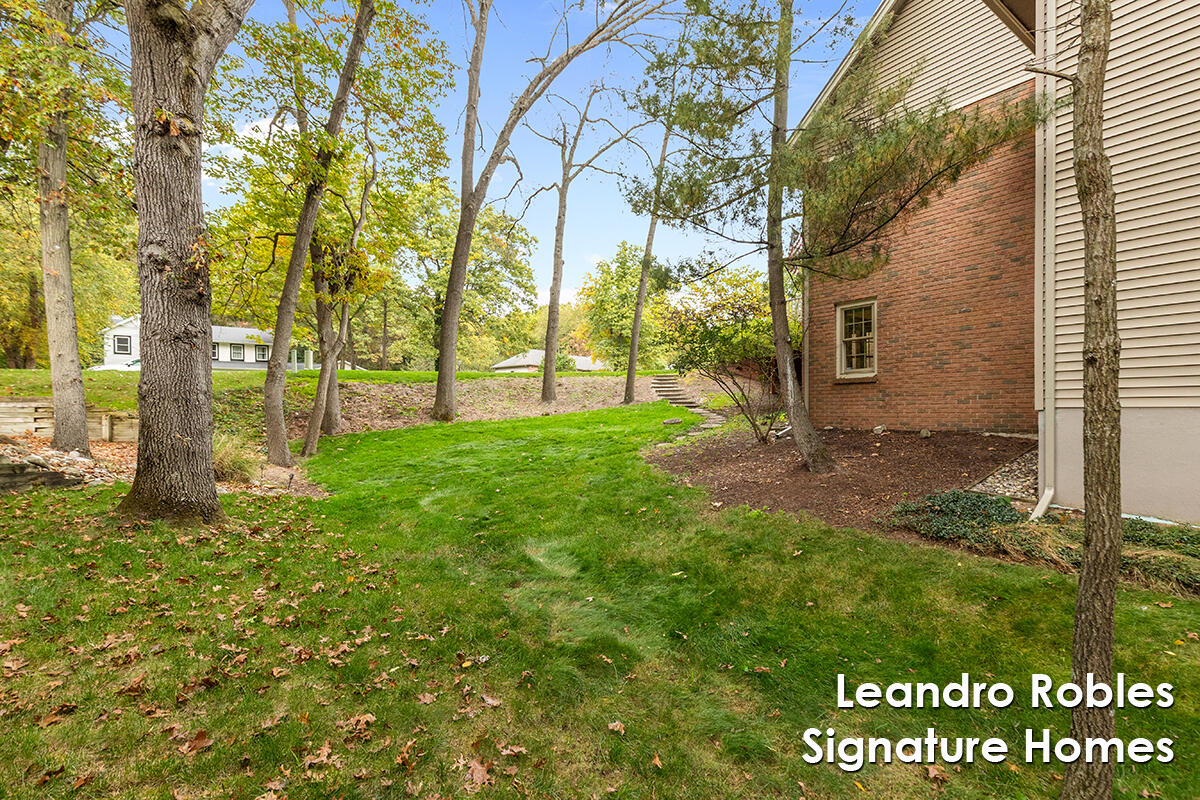 2875 Riverwoods Drive NE