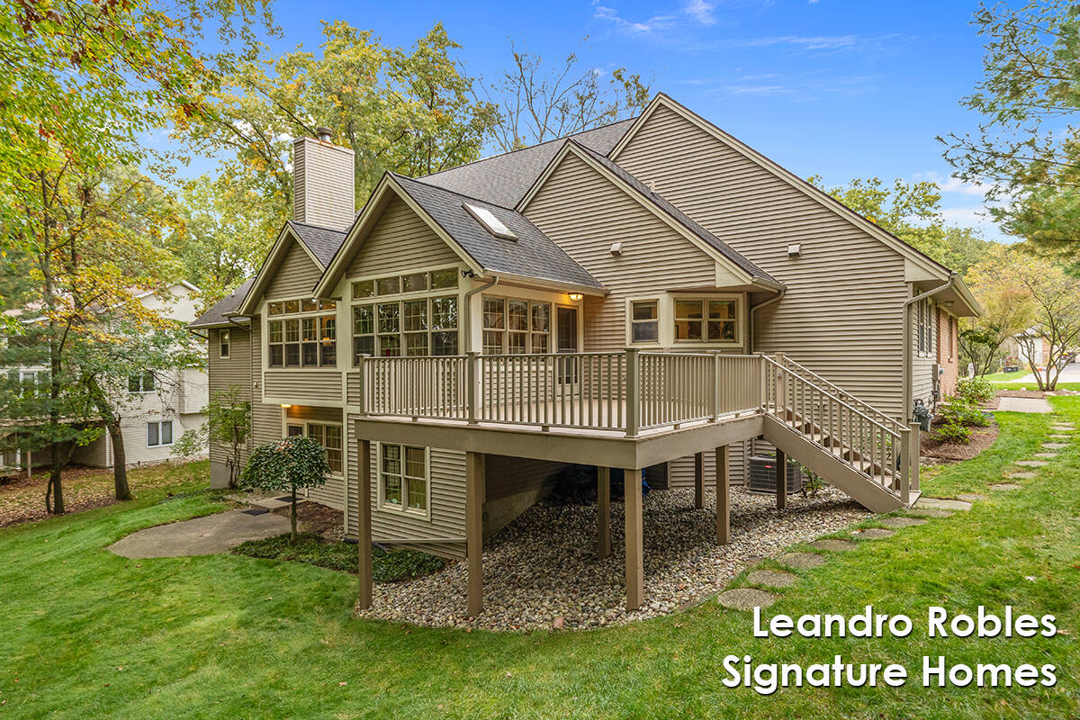 2875 Riverwoods Drive NE