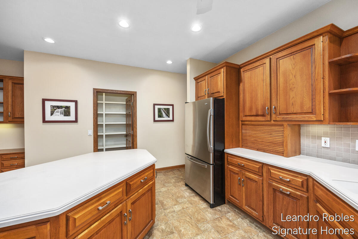 2875 Riverwoods Drive NE