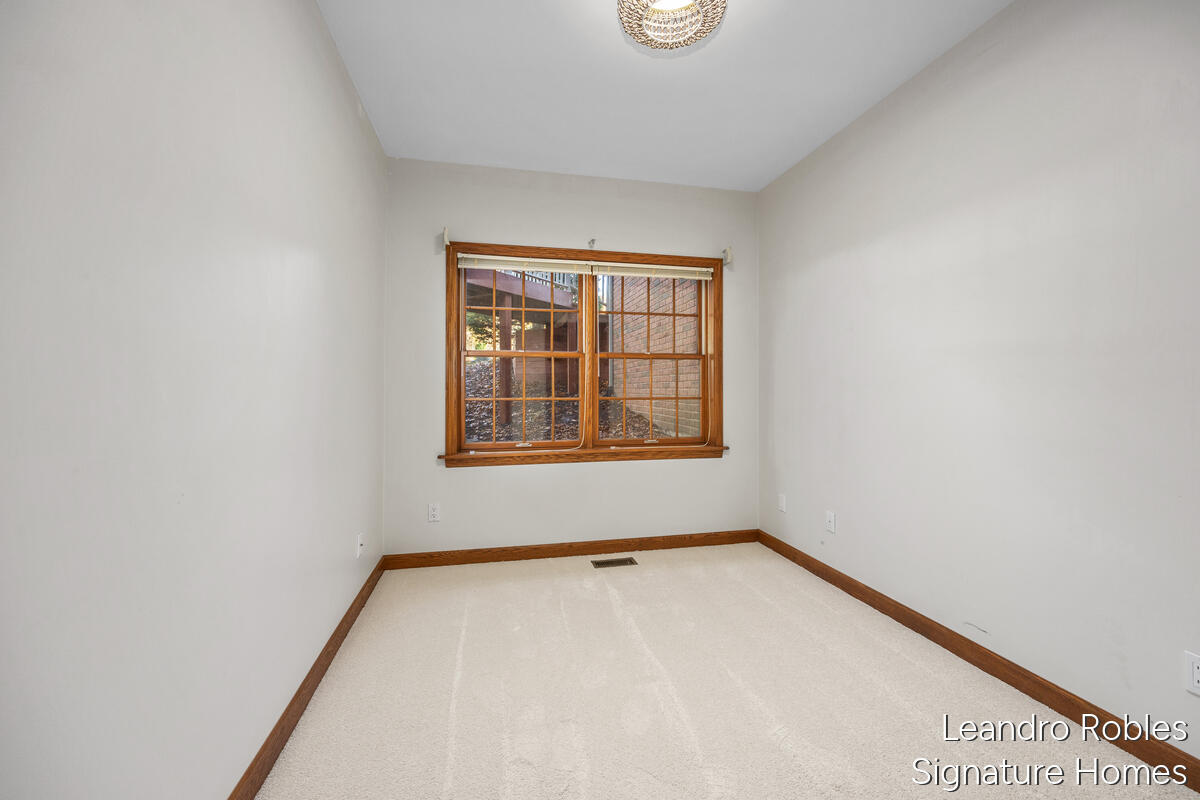 2875 Riverwoods Drive NE