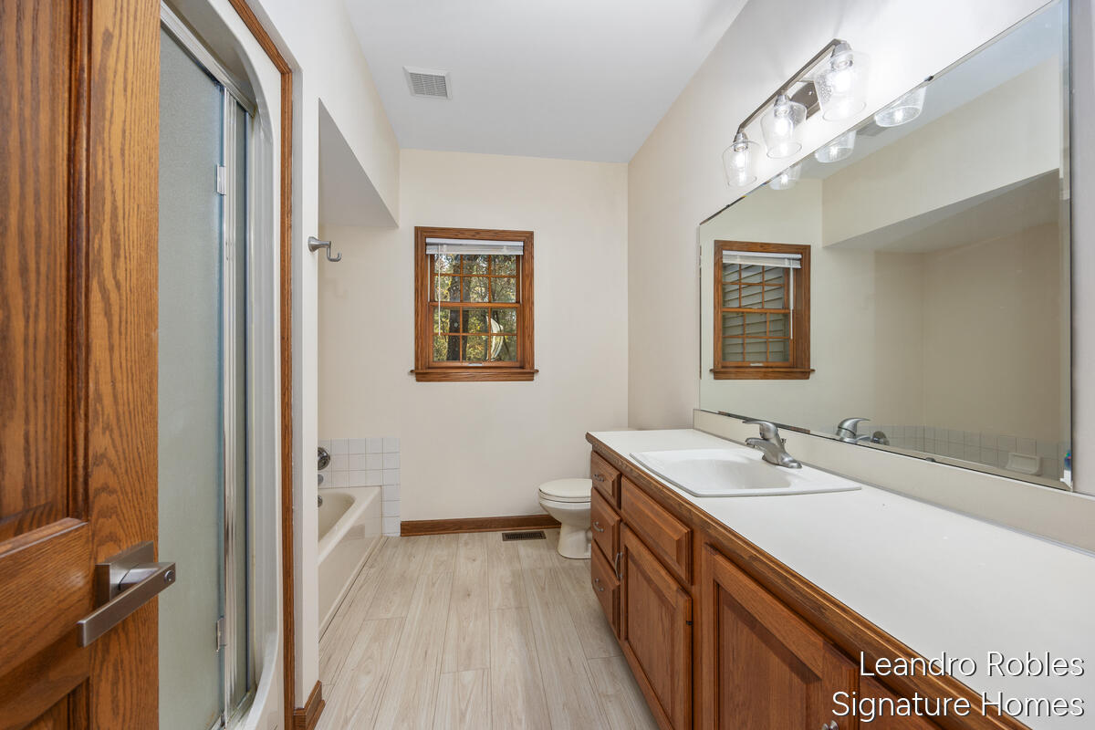 2875 Riverwoods Drive NE