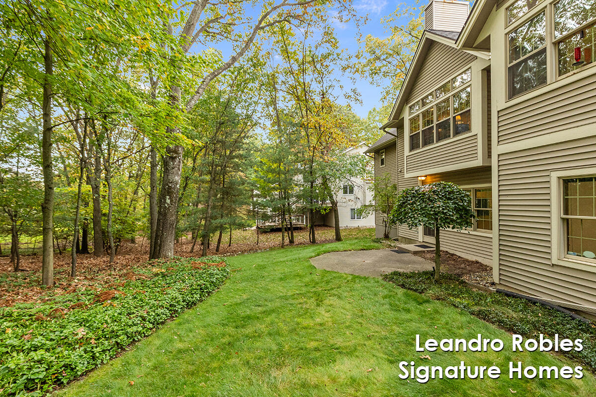 2875 Riverwoods Drive NE